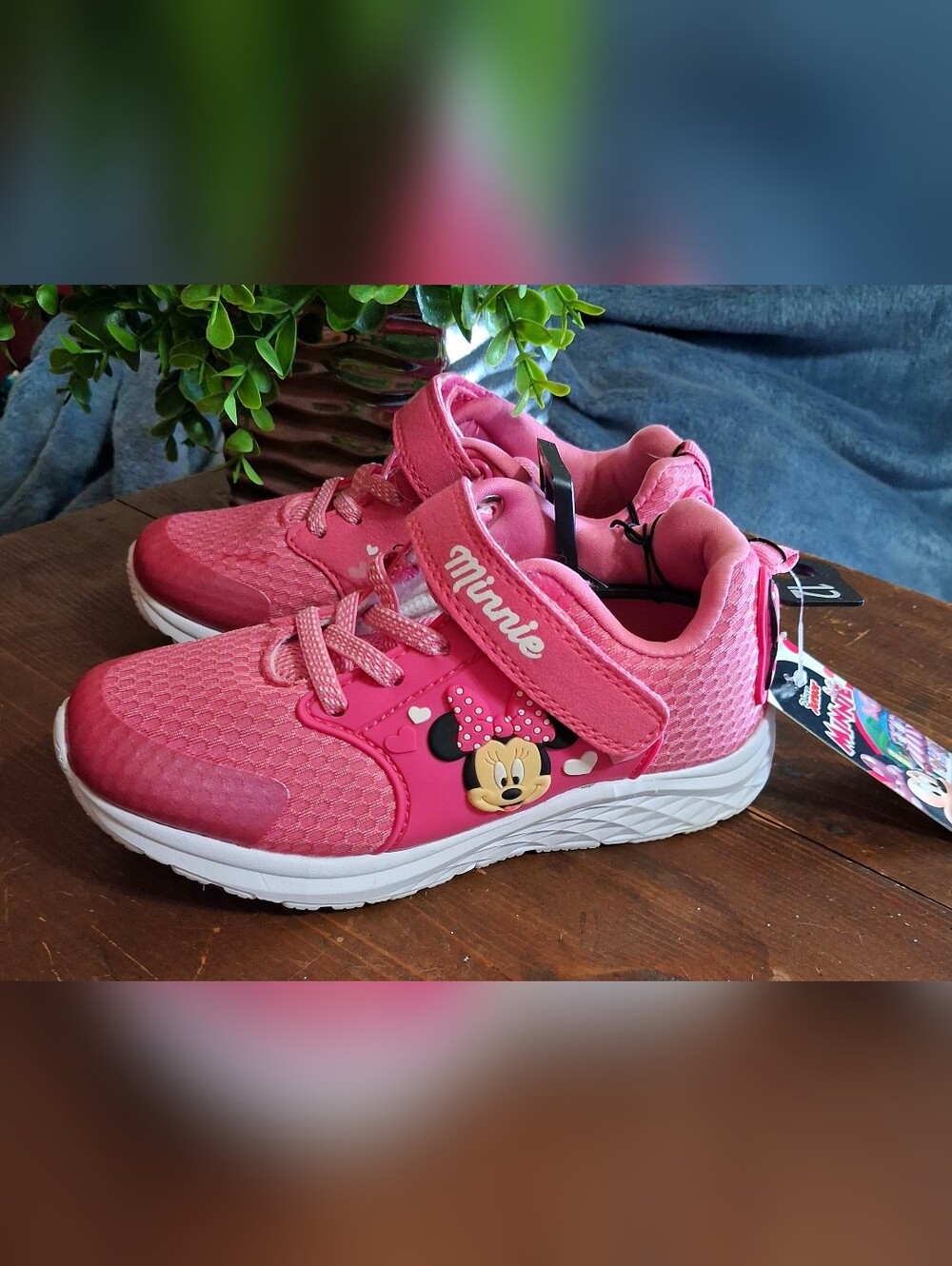 New Disney Minnie Pink Kids Sneakers Size 12